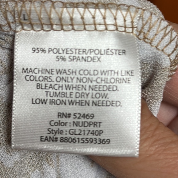 George maxi dress tan White floral design pleated bodice a free flowing skirt - Picture 6 of 6